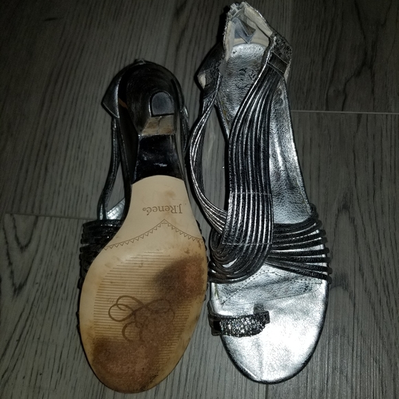 J. Renee Silver Metallic Thong Heel with back zipper closure - Picture 3 of 4